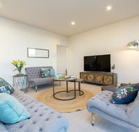 Luxury Four Bedroom Apartment - Redcliffe Tourism