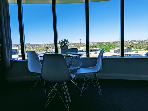 Luxury Level 2-bed 2-bath City View Apt In Olympic Park - Redcliffe Tourism 2
