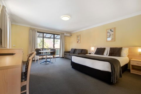 Maclin Lodge Motel - Redcliffe Tourism 2