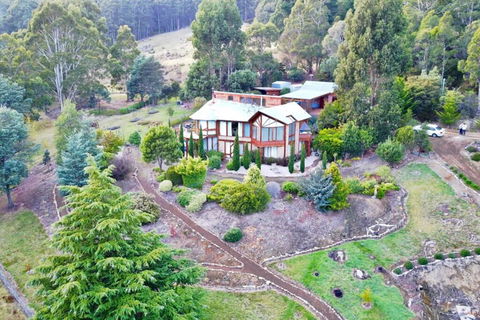 MAGICAL MOUNTAIN RETREAT - 20 Mins To CBD And Only 10 To MONA! - Redcliffe Tourism 0