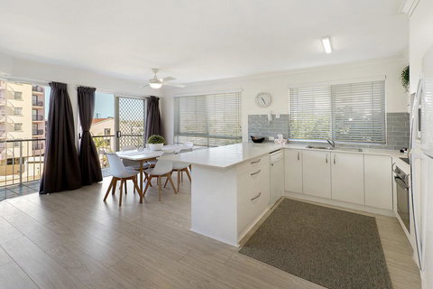 MAINSAIL8- MOOLOOLABA BEACH - Redcliffe Tourism 2