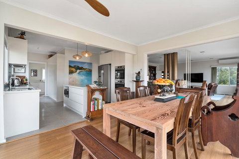 Maison On Morven - Redcliffe Tourism 1