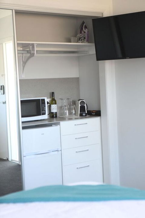 Mala Retreat Chardonnay Studio Immaculate And Comfortable - Redcliffe Tourism 3