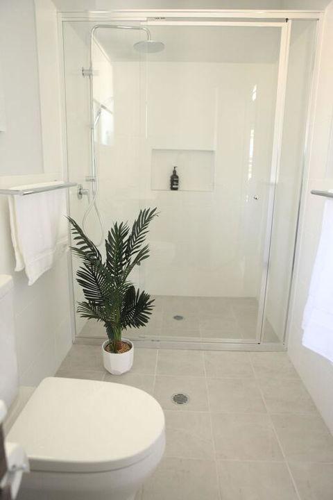 Mala Retreat, Shiraz Suite 5 Star Immaculate And Comfortable - Redcliffe Tourism 3