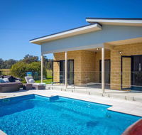 Mandalay Villas - Villa 2 - Redcliffe Tourism