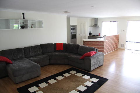 Mandurah Golf Links Retreat - Redcliffe Tourism 0