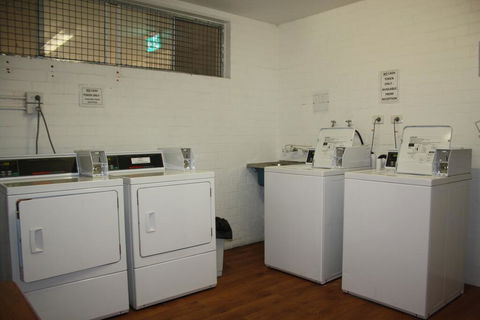 Mandurah Motel And Apartments - Redcliffe Tourism 1