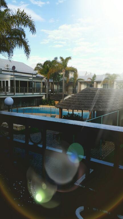 Mandurah Motel And Apartments - Redcliffe Tourism 3