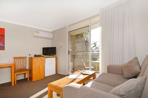Mandurah Motel And Apartments - Redcliffe Tourism 2