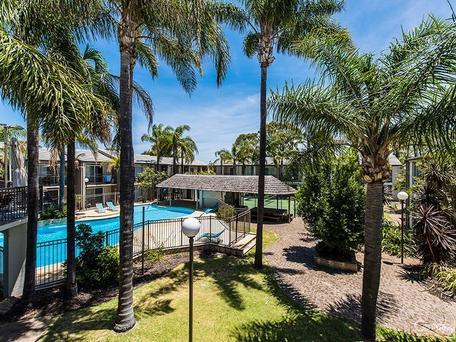 Mandurah Motel And Apartments - Redcliffe Tourism 0