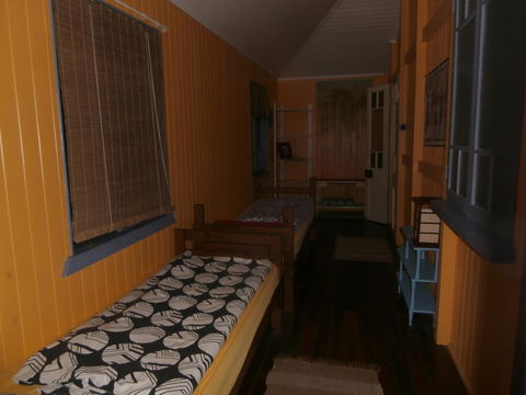 Mango Tourist Hostel - Redcliffe Tourism 3