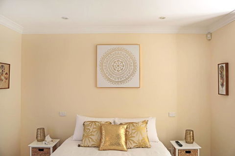 Marina Holiday Home - Redcliffe Tourism 1