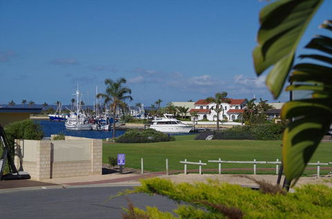 Marina Park View - Redcliffe Tourism 2