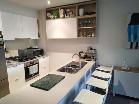 Marina View Apartment On The Maribyrnong River, Melbourne - Redcliffe Tourism 3