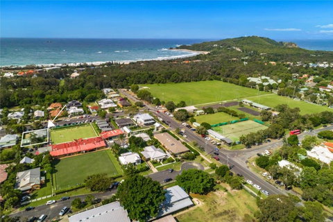 Marvell House - Redcliffe Tourism 0