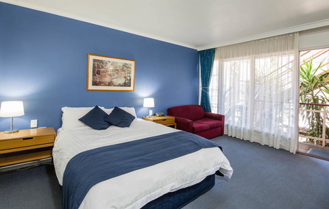 MAS Country Riverboat Lodge Motor Inn - Redcliffe Tourism 1