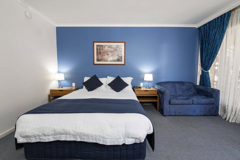 MAS Country Riverboat Lodge Motor Inn - Redcliffe Tourism 0