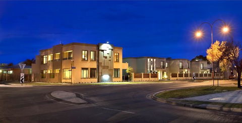 May Park Executive Apartments - Redcliffe Tourism 0