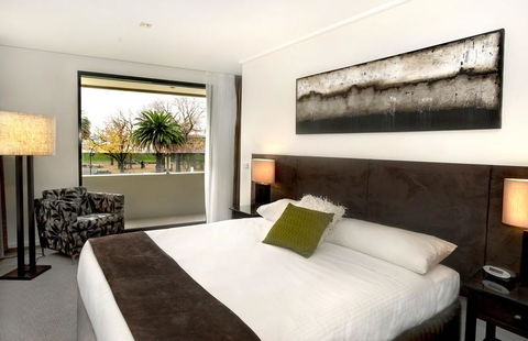 May Park Executive Apartments - Redcliffe Tourism 3