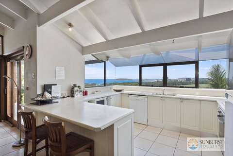 Mcauleys Beach House - Redcliffe Tourism 3