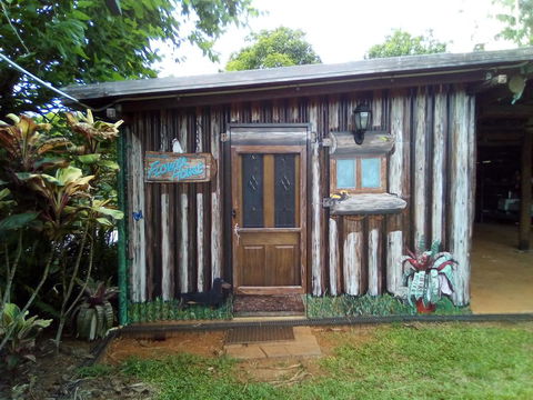 Mena Creek Flower House - Redcliffe Tourism 1