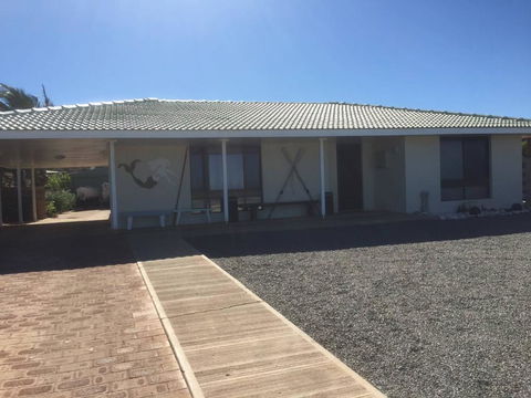 Mermaid Beachside Accommodation - Redcliffe Tourism 0