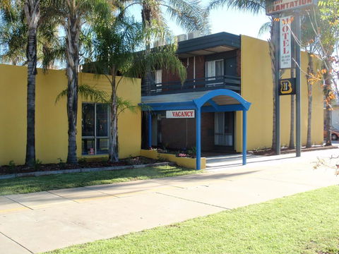 Mid City Plantation Motel - Redcliffe Tourism 0