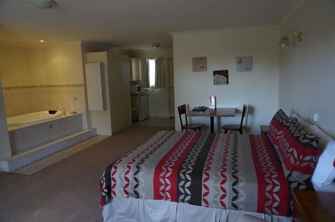 Mid City Plantation Motel - Redcliffe Tourism 1