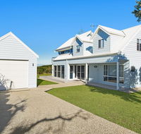 Middle Rock Beach House - Beach Front Lake Cathie - Redcliffe Tourism