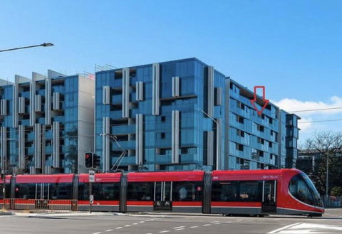 Midnight@Braddon Modern Executive Apt, Pool, Sauna, Secure Parking, Wine - Redcliffe Tourism 3