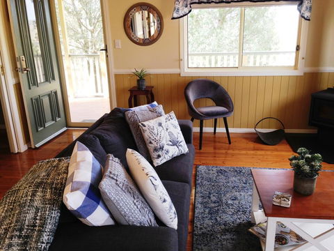 Milford Country Cottages - Redcliffe Tourism 1