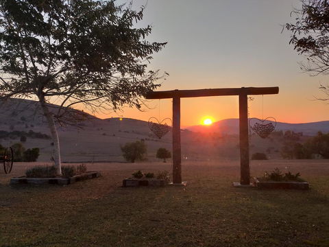 Milford Country Cottages - Redcliffe Tourism 0