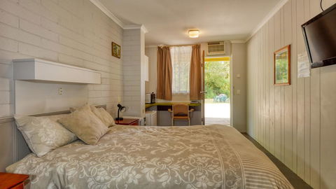 Millers Cottage Motel - Redcliffe Tourism 2