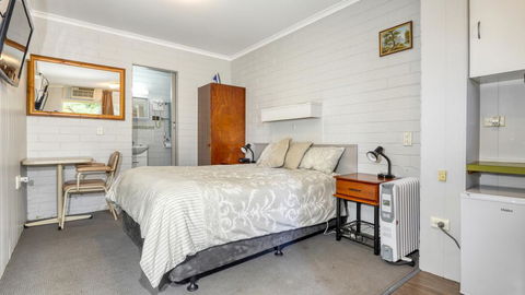 Millers Cottage Motel - Redcliffe Tourism 3