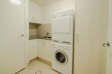 Ming Apartments #3 - 3/236 Marine Parade - Redcliffe Tourism 1