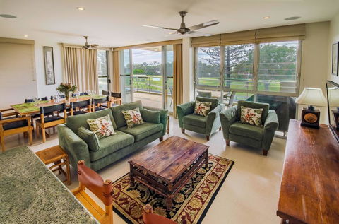 Ming Apartments #3 - 3/236 Marine Parade - Redcliffe Tourism 3