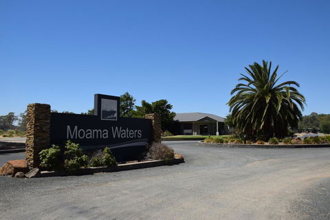 Moama Waters - Redcliffe Tourism 0