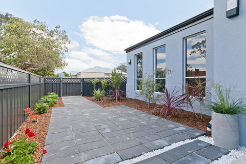 Modern And Spacious Home Near Curtin University - Redcliffe Tourism 2