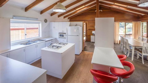 Mollymook Fantastic Holiday House - Redcliffe Tourism 0