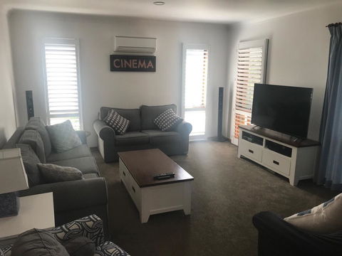 Mollymook Fantastic Holiday House - Redcliffe Tourism 2
