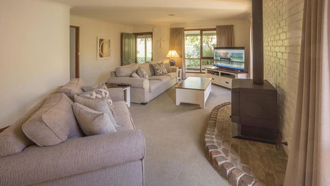 Mollymook Fantastic Holiday House - Redcliffe Tourism 3