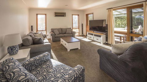 Mollymook Fantastic Holiday House - Redcliffe Tourism 1