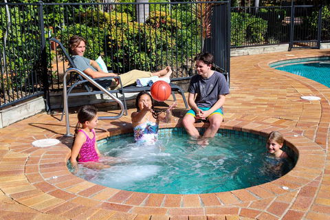 Montana Palms Resort - Redcliffe Tourism 1