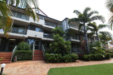 Montana Palms Resort - Redcliffe Tourism 2