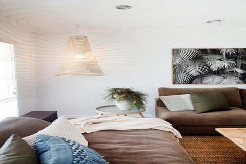 MOOMBA RETREAT - MORNINGTON - Redcliffe Tourism 1