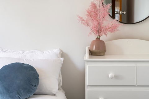 Moonah House-10 Mins To CBD & MONA, 4BR, 2 BATH, Great View, Park 3 Cars, Sleep 11, King Bed, En-suite - Redcliffe Tourism 1