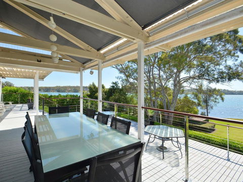 Morisset Bay Waterfront Views Lake House Looking Over Trinity Marina - Redcliffe Tourism 0
