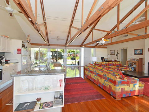 Morisset Bay Waterfront Views Lake House Looking Over Trinity Marina - Redcliffe Tourism 2