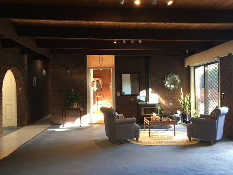 Mountain Gate Villa - Redcliffe Tourism 3