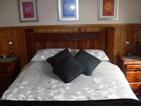 Mountain Hideaway - Redcliffe Tourism 1